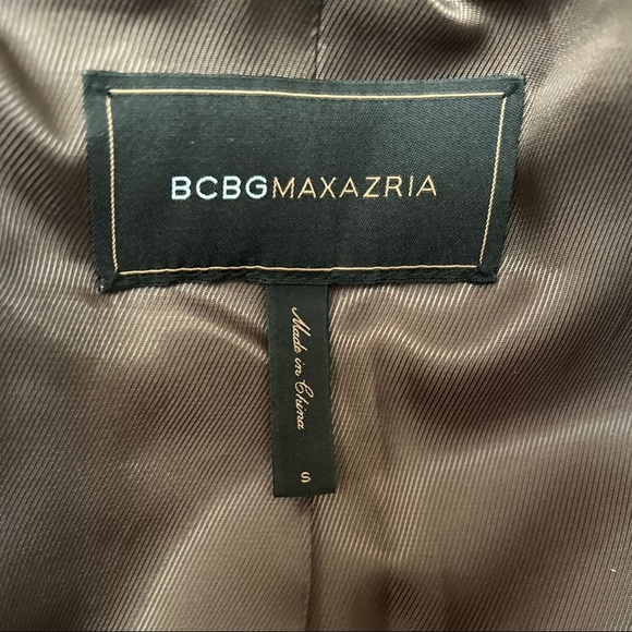 Beautifully tailored BCBG Olive Green Wool Coat. - Picture 5 of 6